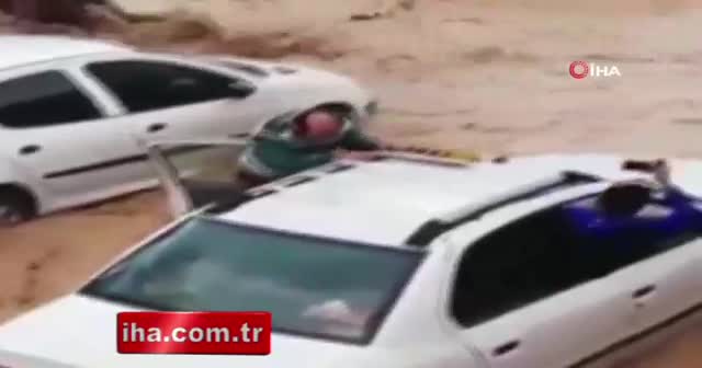 Sel felaketi İran'ın güneyini de vurdu: 11'den fazla ölü