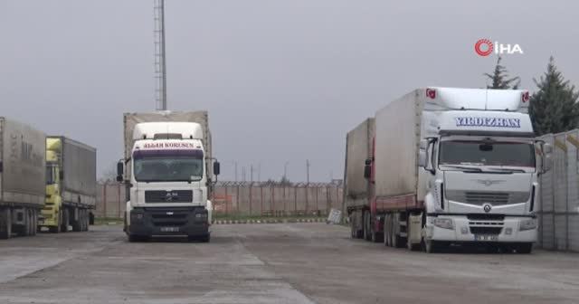 Türkiye'ye ait tırlar 8 yıl aradan sonra Suriye’ye geçmeye başladı