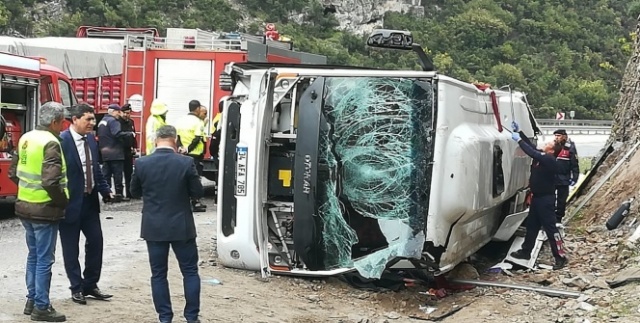 Antalya'da feci kaza: 3 ölü, 14 yaralı