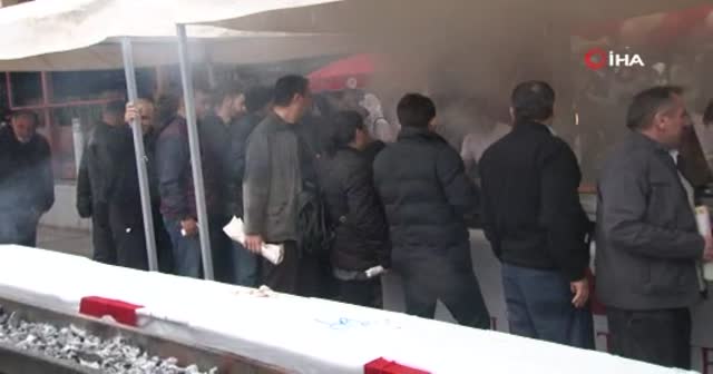Başkent’te 40 metrelik kebap vatandaşların ilgi odağı oldu