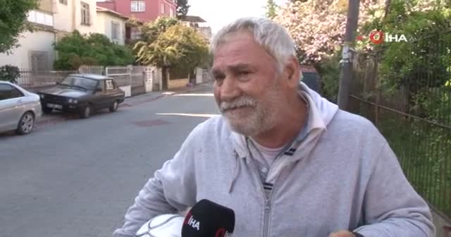 Böyle futbol aşkı görülmedi: Başında topla dondurma yiyor