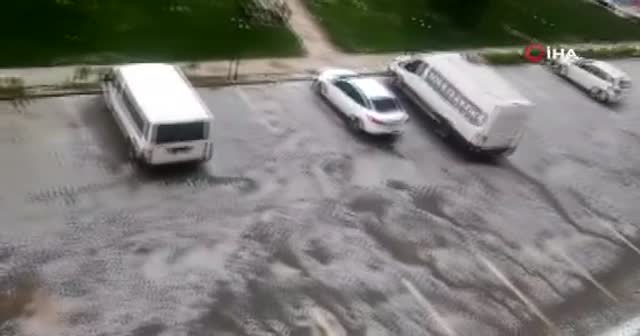 Diyarbakır’da ceviz büyüklüğünde dolu yağışı