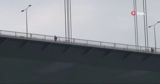 FSM Köprüsü'nde intihar girişiminde bulunan şahıs polis tarafından ikna edildi