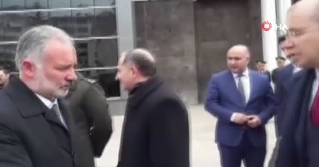 Garnizon Komutanı HDP eş başkanlarıyla tokalaşmadı