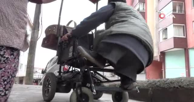 Geçimini sağlamak için tek isteği bir engelli aracı