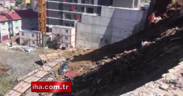 Kağıthane'de boşaltılan binalardan biri çöktü