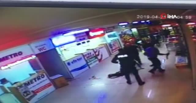 Kız arkadaşına mesaj attı diye pompalı tüfekle yaraladı