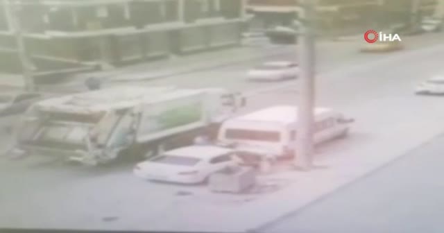 Kontrolden çıkan otomobil temizlik görevlisine çarptı