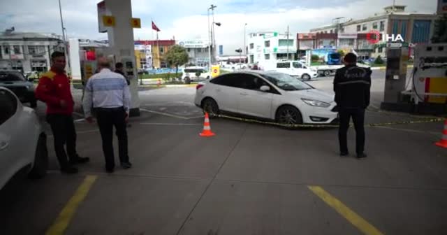 Lastiği patlatıp araçtan çek dolu çantayı böyle çaldılar