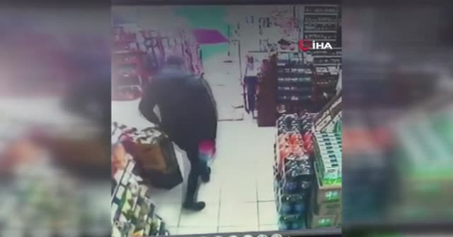 Market çalışanına yakalanan mama hırsızı kamerada