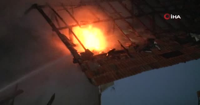 Odunlukta çıkan yangın, sıçradığı evi küle çevirdi