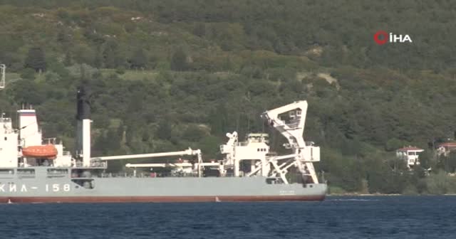 Rus askeri kurtarma gemisi boğazdan geçti