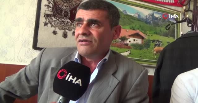 "Ayaklı orkestra Şükrü" ağzıyla hem çalıyor hem söylüyor
