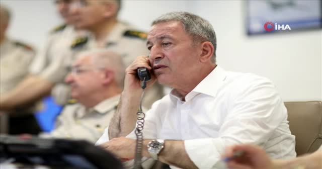Bakan Akar ve komutanlar karargahta...