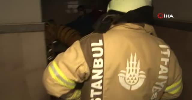 Beykoz’da iş merkezinde yangın paniği