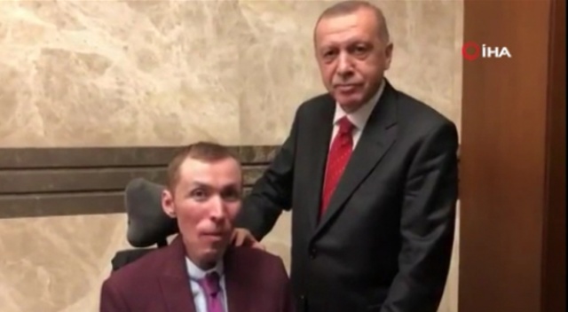 Cumhurbaşkanı Erdoğan, DMD hastası gençle görüştü