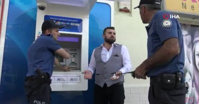 Kira parasını yutan ATM'yi parçaladı