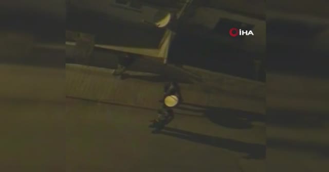 Ramazan davulcusu ‘Ölürüm Türkiyem’ şarkısı ile sahura kaldırdı
