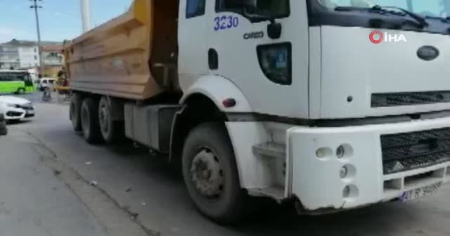 Yaşlı adamın hafriyat kamyonunun altında ezilme anı güvenlik kamerasında
