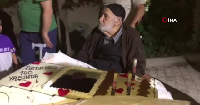100 yaşında ilk kez doğum gününü kutladı
