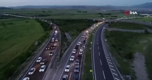 70 kilometrelik bayram dönüşü kuyruğu!