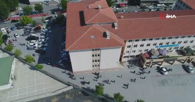 Avcılar'da 18 bin 450 seçmenli okulda büyük kalabalık