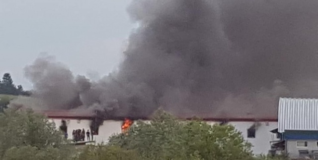 Bosna Hersek'te göçmen kampında büyük yangın: 30 yaralı