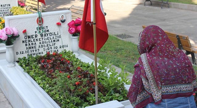 Edirnekapı Şehitliği'nde buruk bayram