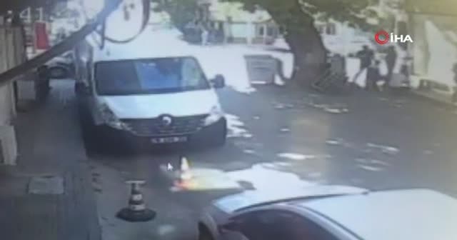 Kavga ettiği 5 kişinin üzerine araba sürdü