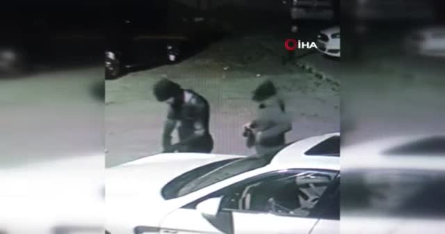 Lüks aracın 55 bin lira değerindeki iki farını çaldılar