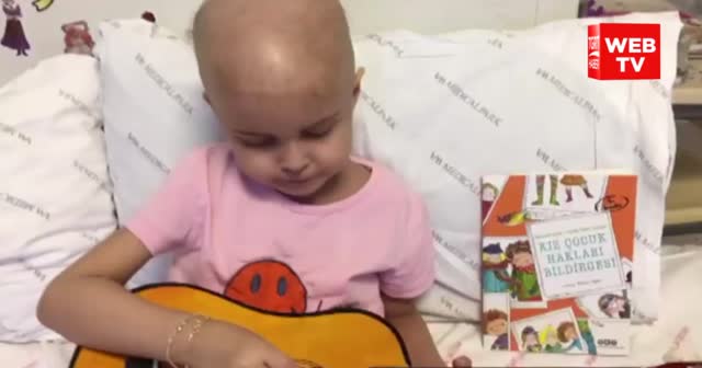 Öykü Arin, doktorlarına şarkı söyledi