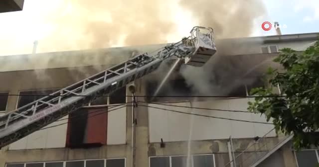 Pendik'te korkutan fabrika yangını: 1 yaralı