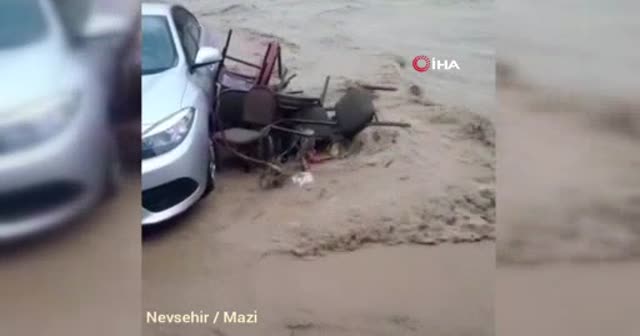 Sağanak yağışlar köyleri vurdu
