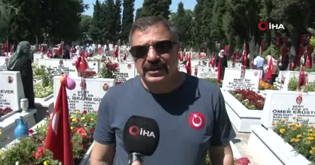 Şehitlikte hüzünlü bayram