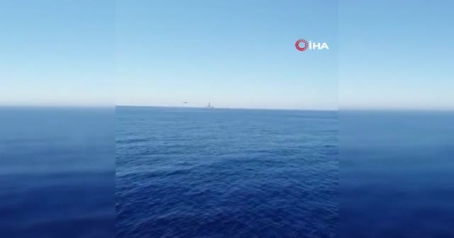 Türk F-16'sından, Fatih Sondaj Gemisine selamlama