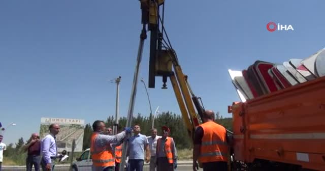 Diyarbakır Valisi Güzeloğlu'ndan tabela açıklaması