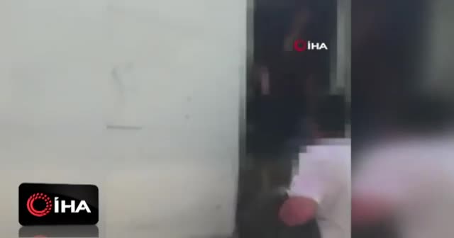 Dur ihtarına uymayan kamyonetin kasasından 35 göçmen çıktı