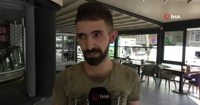 Fırına dalan otomobilin altında kalmaktan kılpayı kurtuldular