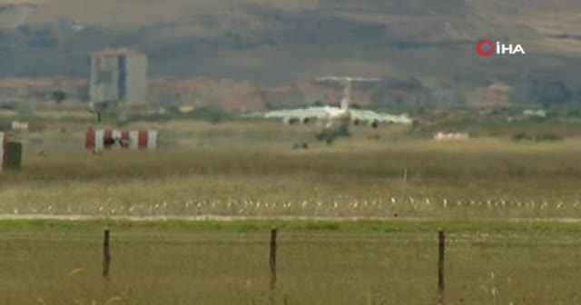 S-400'lerin birinci grubunu Ankara'ya getiren uçak böyle görüntülendi