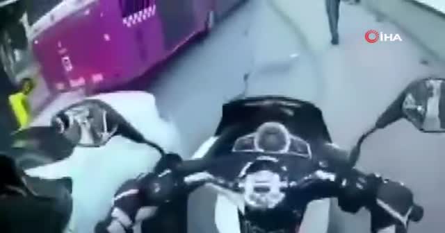 Şişli’de kadın sürücüden motosikletliye ilginç tepki