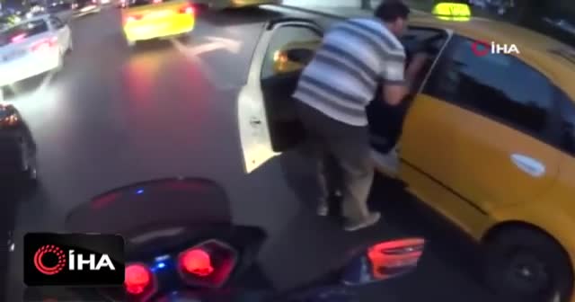 Şişli'de minibüs şoförü taksiciyi darp etti