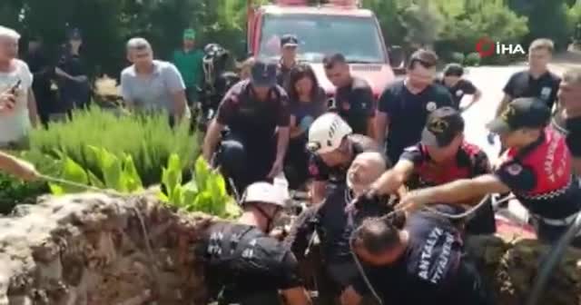 Su kuyusuna düşen Alman vatandaşa Nefes kesen kurtarma operasyonu