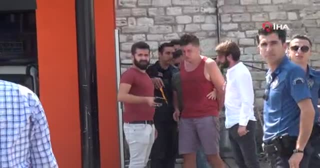 Taksim’de psikolojisi bozuk turist ortalığı ayağa kaldırdı