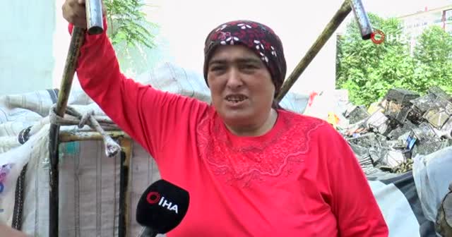 'Her şey çocuklarım için' dedi parasını çöpten kazanmaya başladı