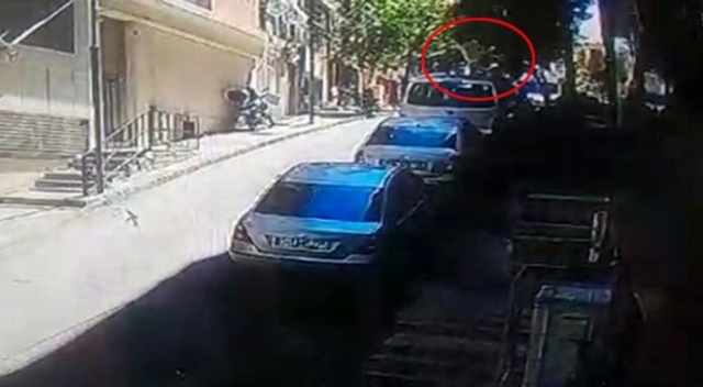 4. kattan otomobilin üzerine böyle düştü