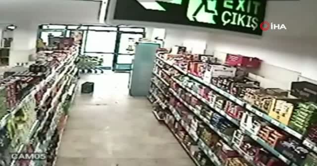 Genç kadın görüntüleri sosyal medyadan paylaştı! İş arkadaşı böyle dövdü