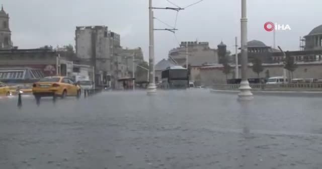 İstanbul’da beklenen sağanak başladı