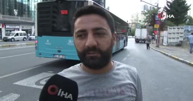 İstanbul’da yolda yürüyen kadının dehşeti yaşadığı kaza kamerada