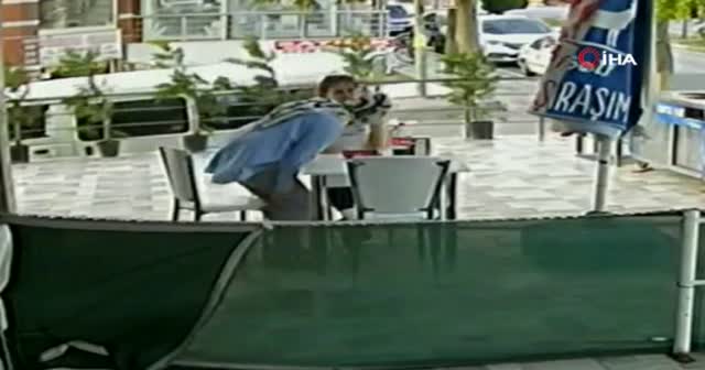Kediye tekme atan kadın güvenlik kamerasına yakalandı