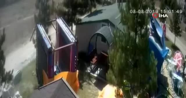 Kütahya'da şiddetli rüzgar ve hortum hasara yol açtı